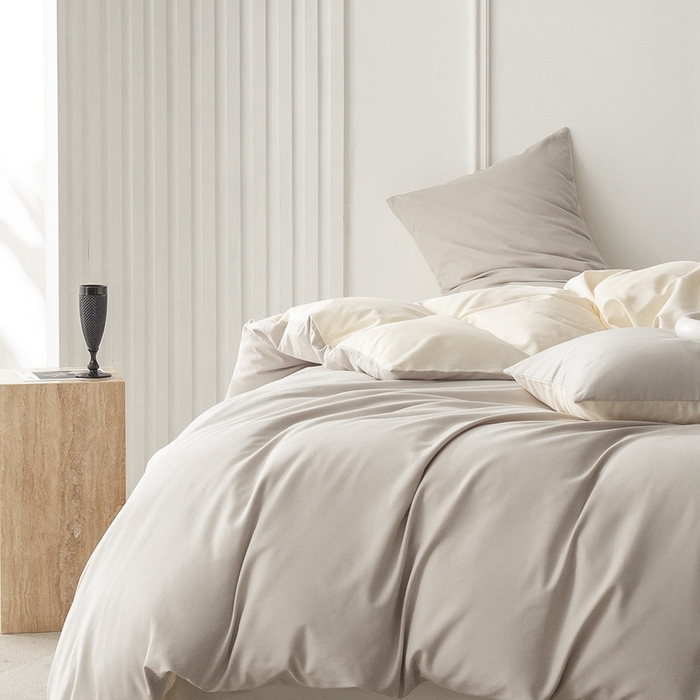 91家纺网 家纺一手货源 找家纺 ONE TWO ONE 121 2025新款A类高支高密长绒棉双拼磨毛（小cr ）撞色四件套 奶灰拼奶玉