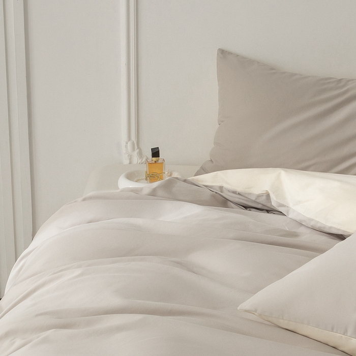 91家纺网 家纺一手货源 找家纺 ONE TWO ONE 121 2025新款A类高支高密长绒棉双拼磨毛（小cr ）撞色四件套 奶灰拼奶玉