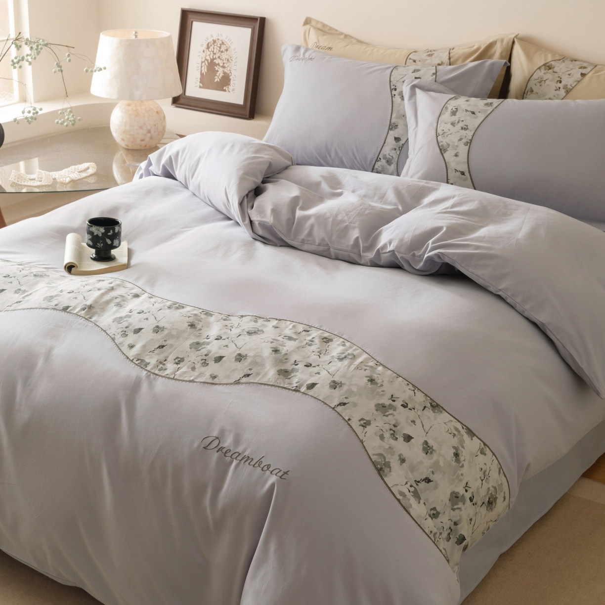 91家纺网 家纺一手货源 找家纺 艾莱家纺 2025新款A类新疆长绒棉纯棉加厚柔顺磨毛四件套-花语 花语-泊紫