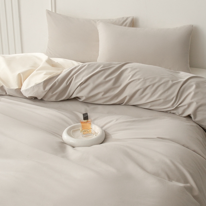 91家纺网 家纺一手货源 找家纺 ONE TWO ONE 121 2025新款A类高支高密长绒棉双拼磨毛（小cr ）撞色四件套 奶灰拼奶玉