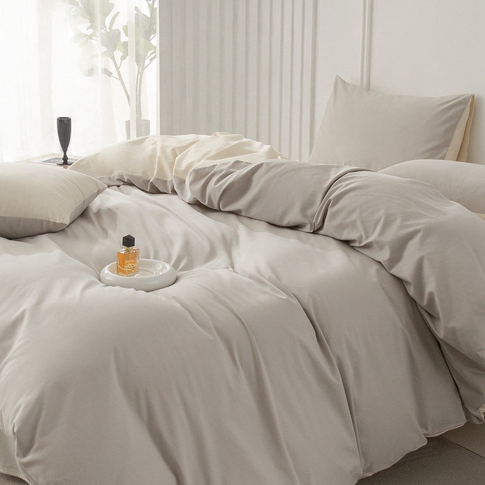 91家纺网 家纺一手货源 找家纺 ONE TWO ONE 121 2025新款A类高支高密长绒棉双拼磨毛（小cr ）撞色四件套 奶灰拼奶玉