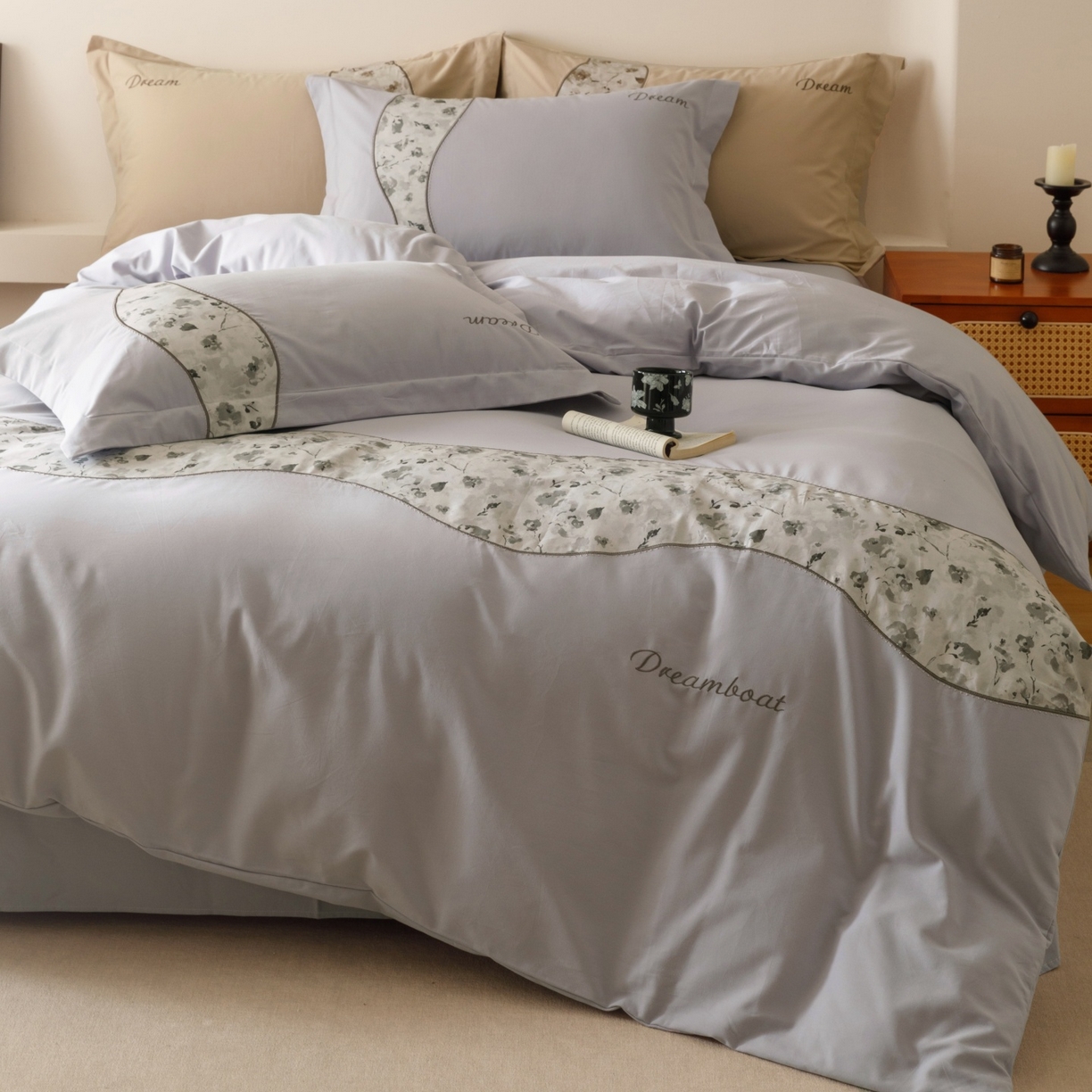 91家纺网 家纺一手货源 找家纺 艾莱家纺 2025新款A类新疆长绒棉纯棉加厚柔顺磨毛四件套-花语 花语-泊紫