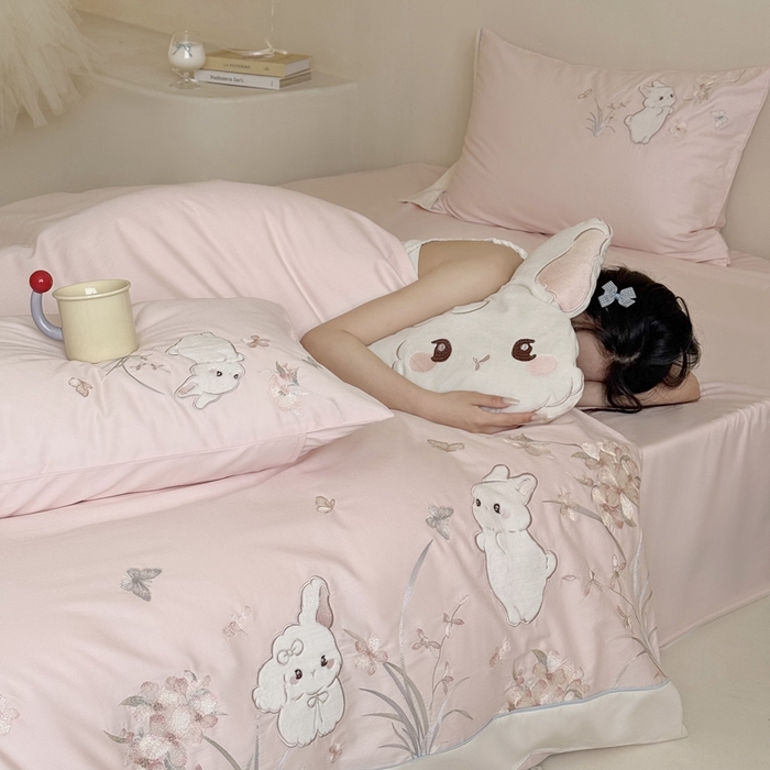 91家纺网 家纺一手货源 找家纺 （总）鹿班家居 2025年秋冬款100S全棉磨毛贴布绣系列——月光兔 标准会员-20元