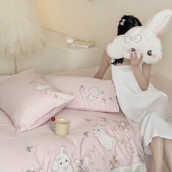 91家纺网 家纺一手货源 找家纺 （总）鹿班家居 2025年秋冬款100S全棉磨毛贴布绣系列——月光兔 标准会员-20元