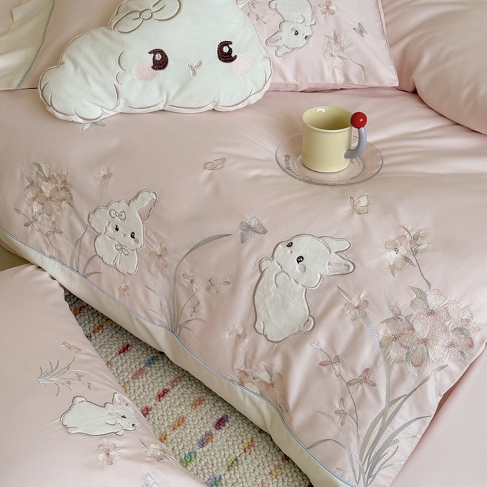 91家纺网 家纺一手货源 找家纺 （总）鹿班家居 2025年秋冬款100S全棉磨毛贴布绣系列——月光兔 标准会员-20元