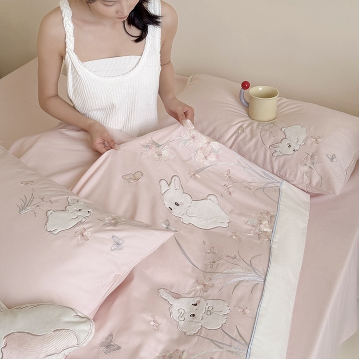 91家纺网 家纺一手货源 找家纺 （总）鹿班家居 2025年秋冬款100S全棉磨毛贴布绣系列——月光兔 标准会员-20元