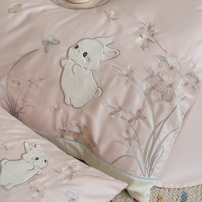 91家纺网 家纺一手货源 找家纺 （总）鹿班家居 2025年秋冬款100S全棉磨毛贴布绣系列——月光兔 标准会员-20元