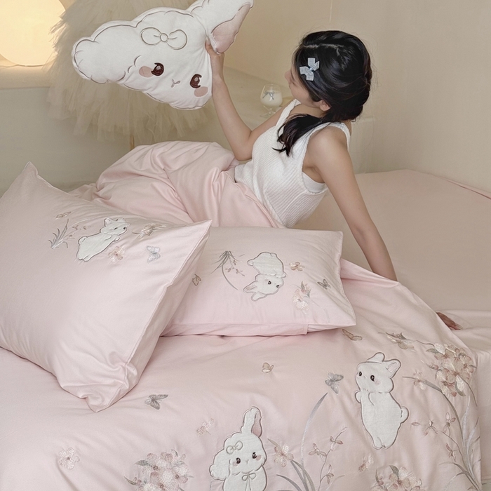 91家纺网 家纺一手货源 找家纺 （总）鹿班家居 2025年秋冬款100S全棉磨毛贴布绣系列——月光兔 标准会员-20元