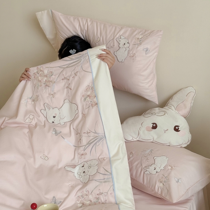 91家纺网 家纺一手货源 找家纺 （总）鹿班家居 2025年秋冬款100S全棉磨毛贴布绣系列——月光兔 标准会员-20元