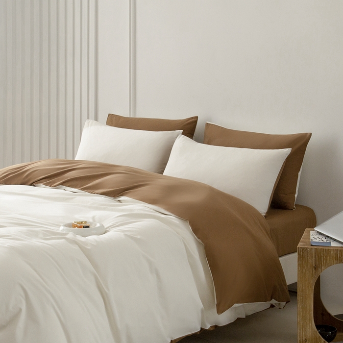 91家纺网 家纺一手货源 找家纺 ONE TWO ONE 121 2025新款A类高支高密长绒棉双拼磨毛（小cr ）撞色四件套 信白金咖