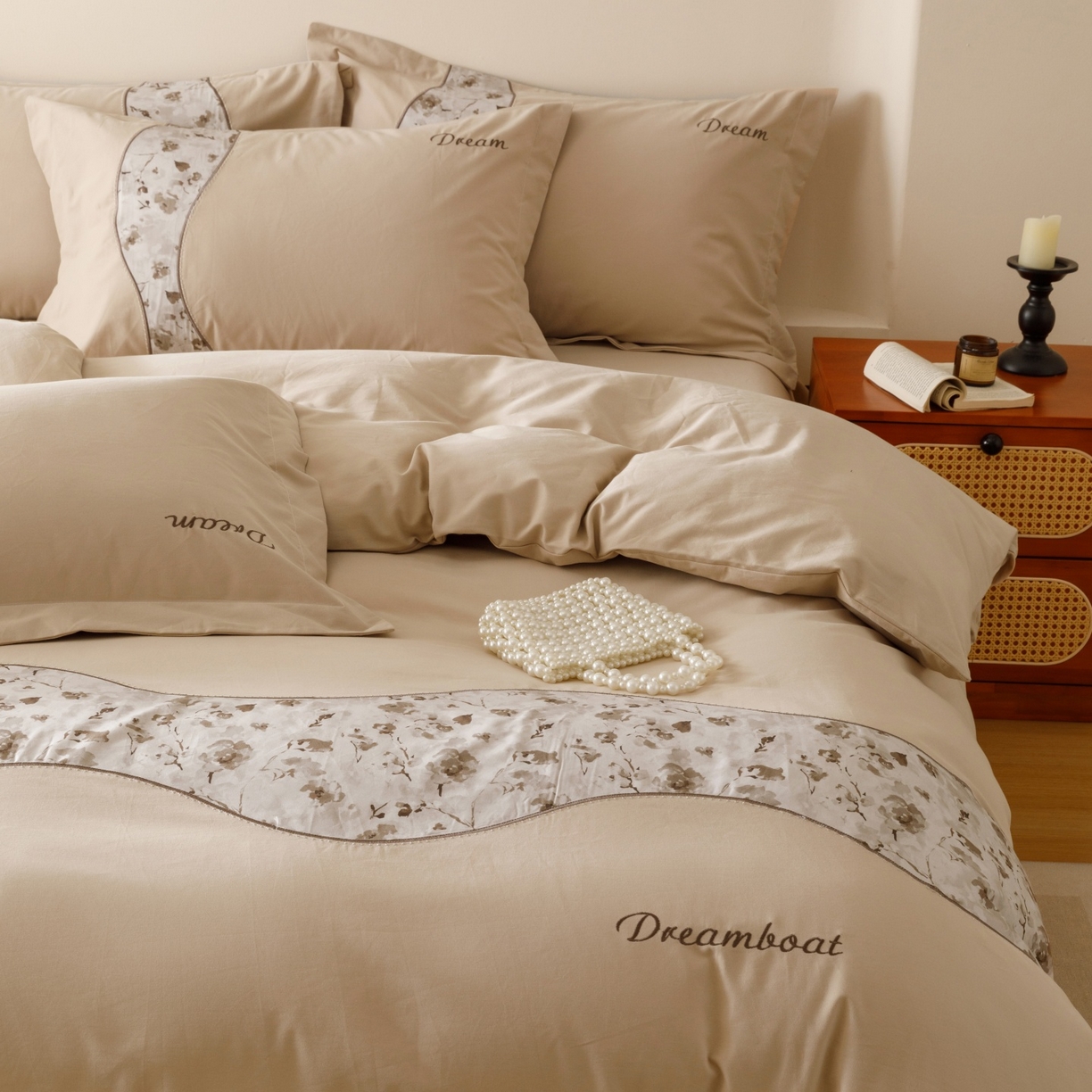 91家纺网 家纺一手货源 找家纺 艾莱家纺 2025新款A类新疆长绒棉纯棉加厚柔顺磨毛四件套-花语 花语-暖杏