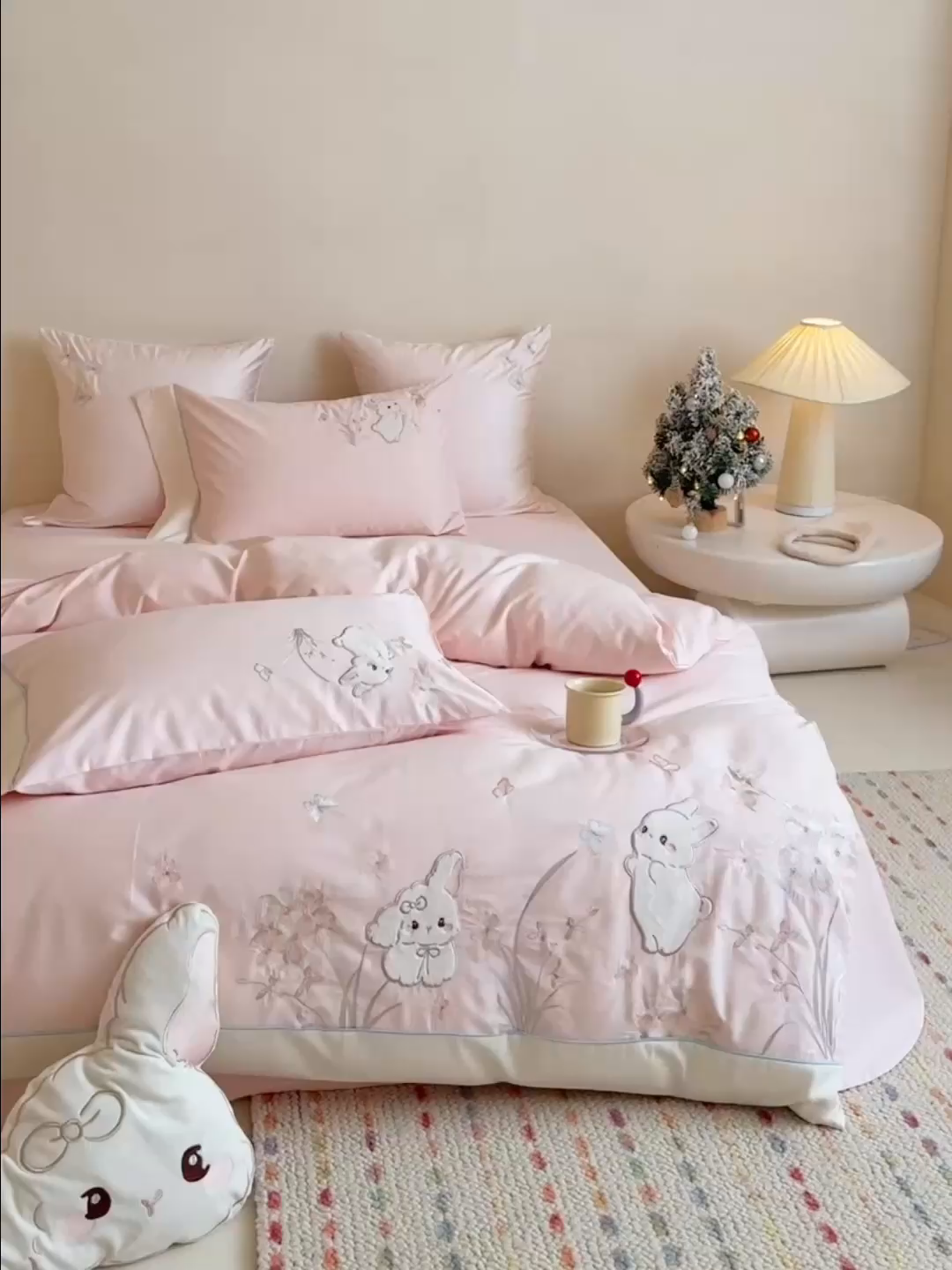 91家纺网 家纺一手货源 找家纺 （总）鹿班家居 2025年秋冬款100S全棉磨毛贴布绣系列——月光兔 标准会员-20元