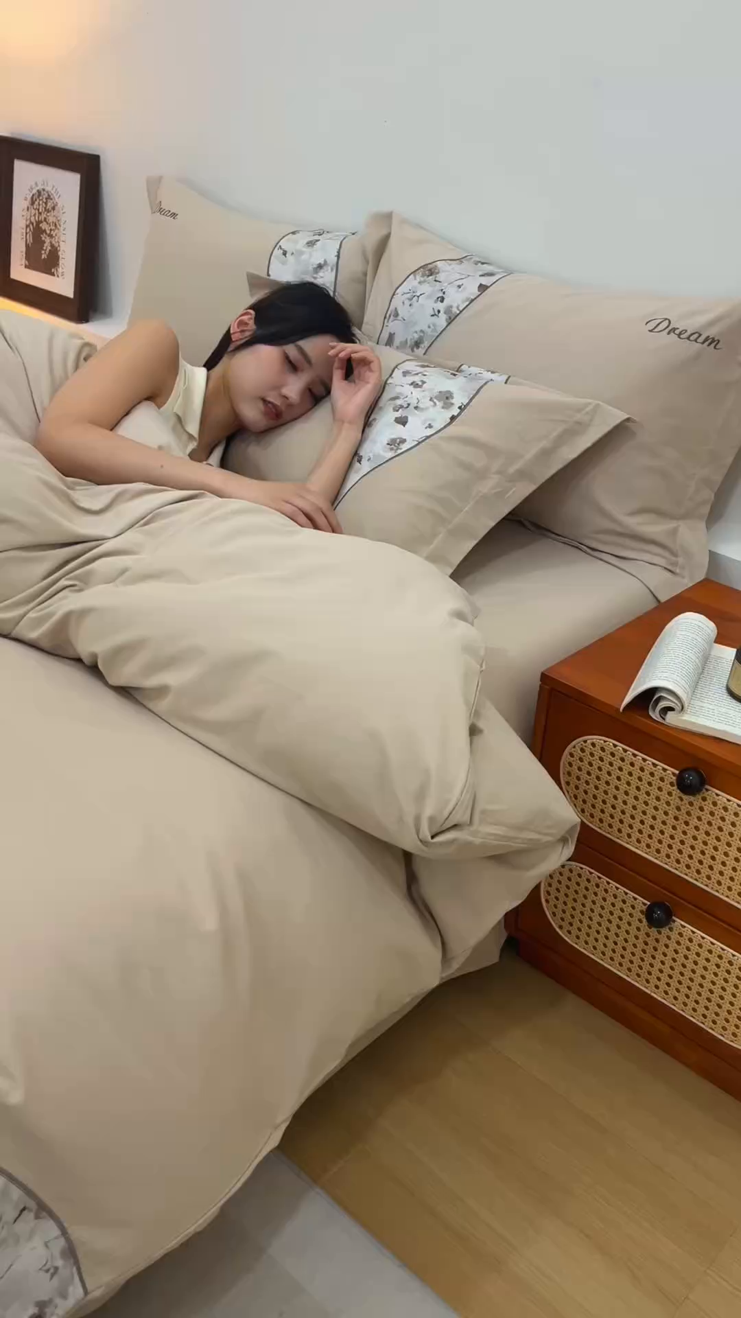 91家纺网 家纺一手货源 找家纺 艾莱家纺 2025新款A类新疆长绒棉纯棉加厚柔顺磨毛四件套-花语 花语-暖杏