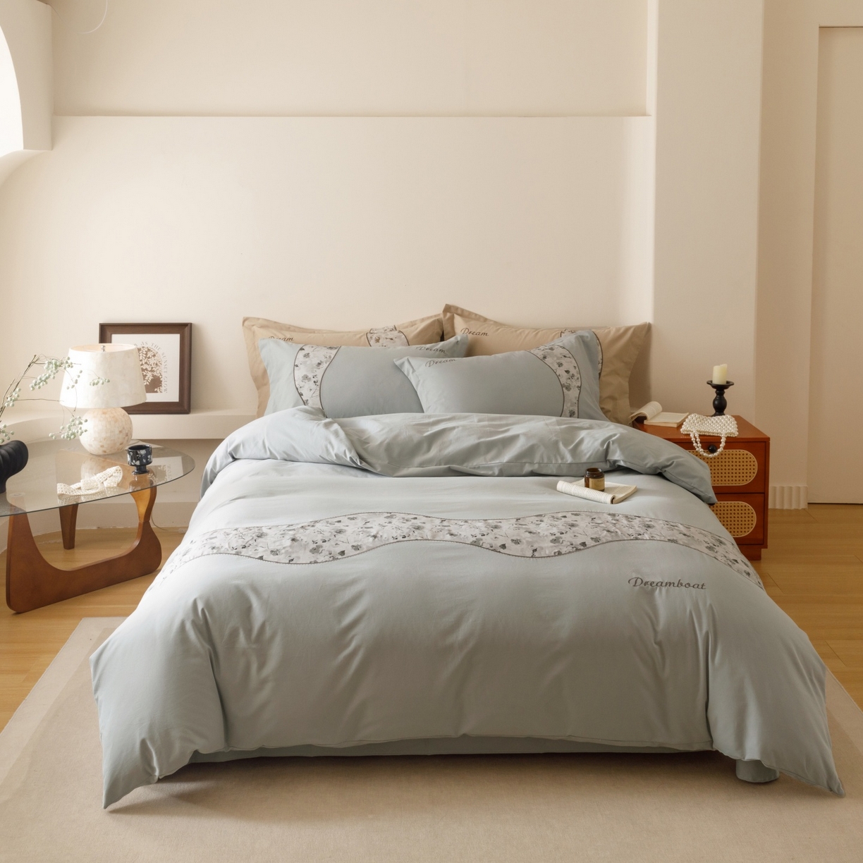 91家纺网 家纺一手货源 找家纺 艾莱家纺 2025新款A类新疆长绒棉纯棉加厚柔顺磨毛四件套-花语 花语-柔蓝