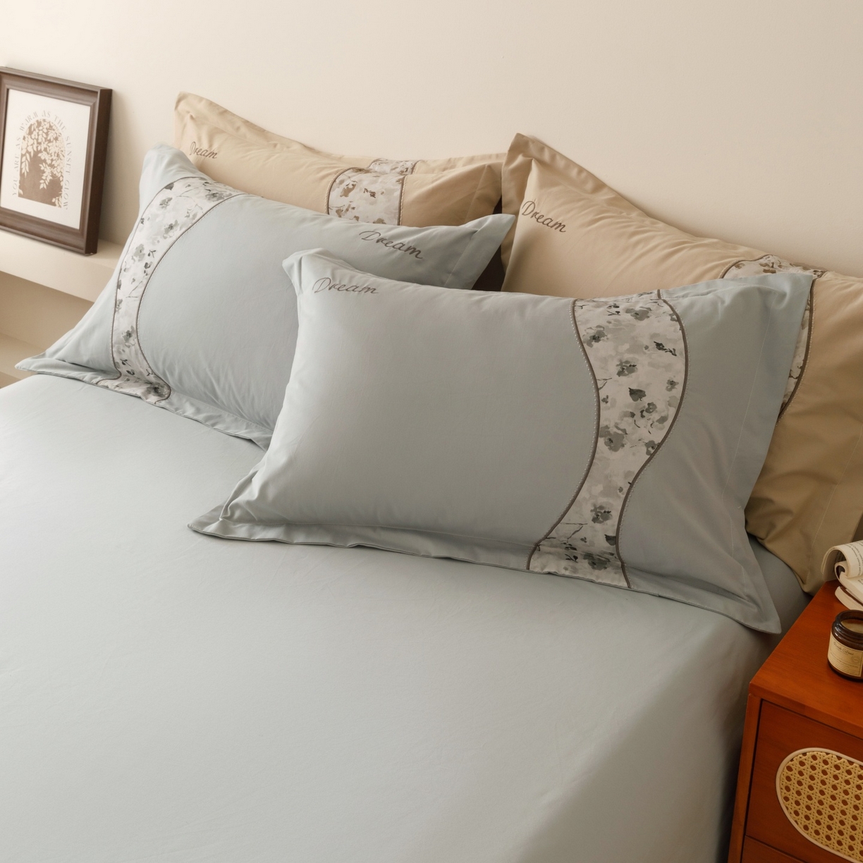 91家纺网 家纺一手货源 找家纺 艾莱家纺 2025新款A类新疆长绒棉纯棉加厚柔顺磨毛四件套-花语 花语-柔蓝