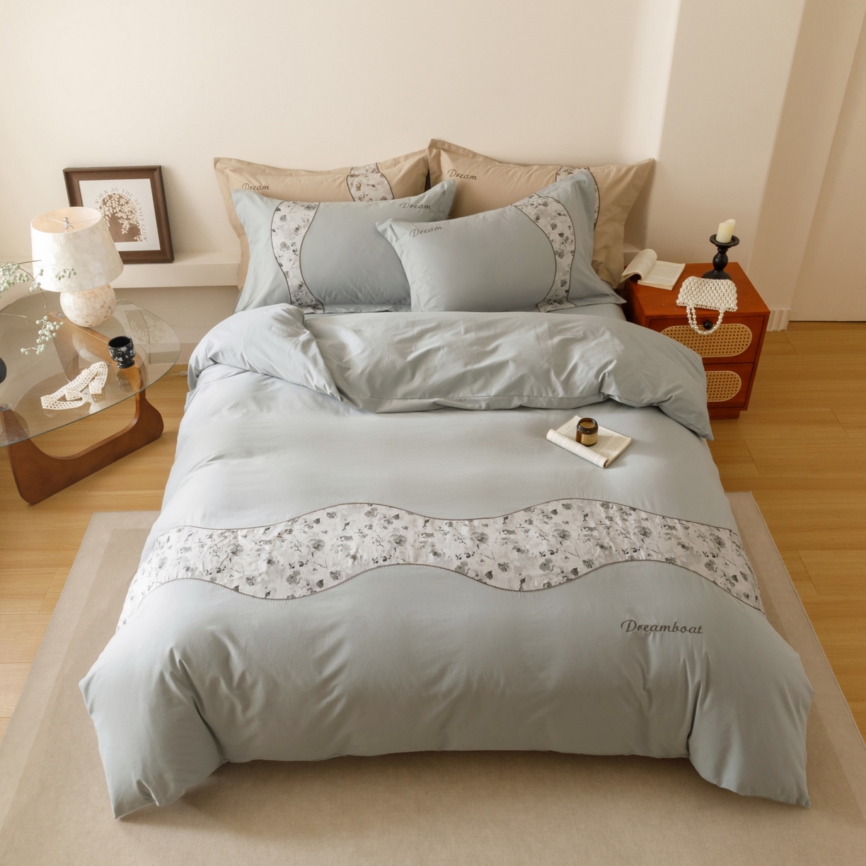 91家纺网 家纺一手货源 找家纺 艾莱家纺 2025新款A类新疆长绒棉纯棉加厚柔顺磨毛四件套-花语 花语-柔蓝