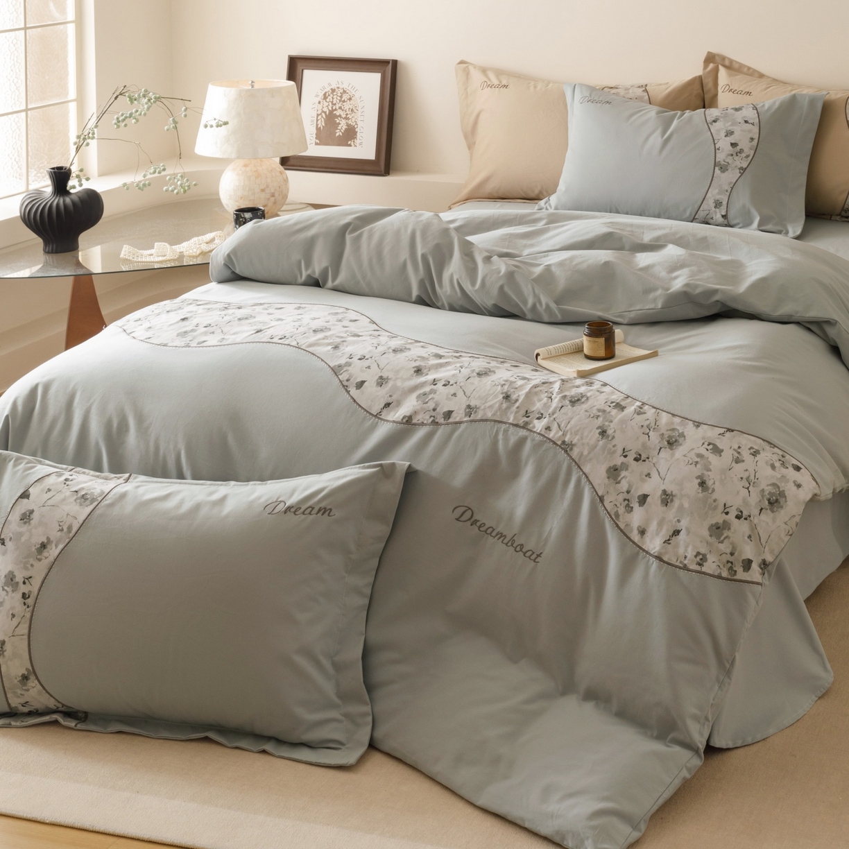 91家纺网 家纺一手货源 找家纺 艾莱家纺 2025新款A类新疆长绒棉纯棉加厚柔顺磨毛四件套-花语 花语-柔蓝