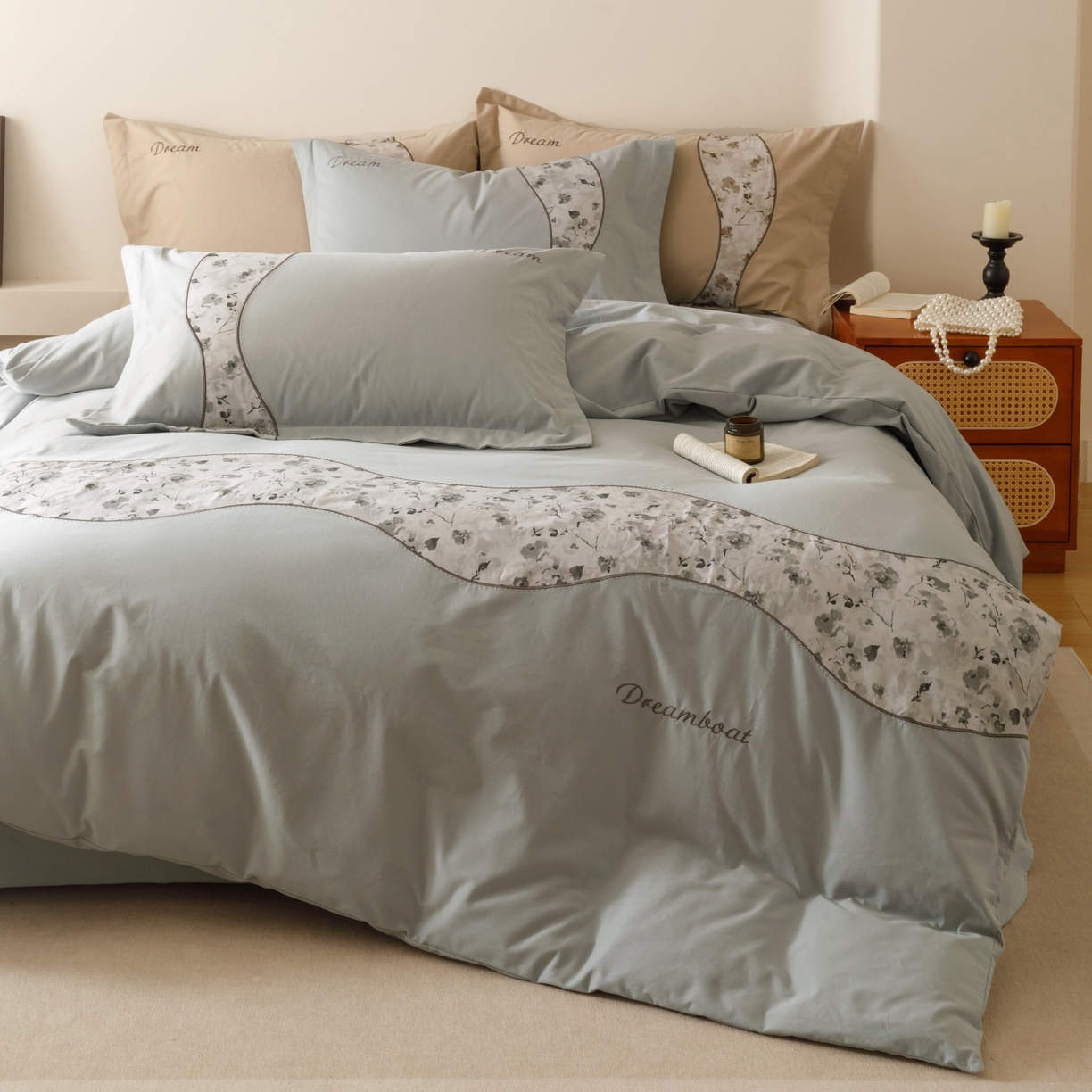 91家纺网 家纺一手货源 找家纺 艾莱家纺 2025新款A类新疆长绒棉纯棉加厚柔顺磨毛四件套-花语 花语-柔蓝