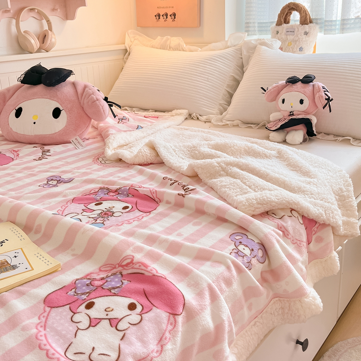 91家纺网 家纺一手货源 找家纺 金爱家 2025新款A类三丽鸥正版授权少女可爱卡通加厚牛奶绒羊羔绒毛毯多功能四季毛毯毯子 绒毛毯-MT三丽鸥粉条美乐蒂