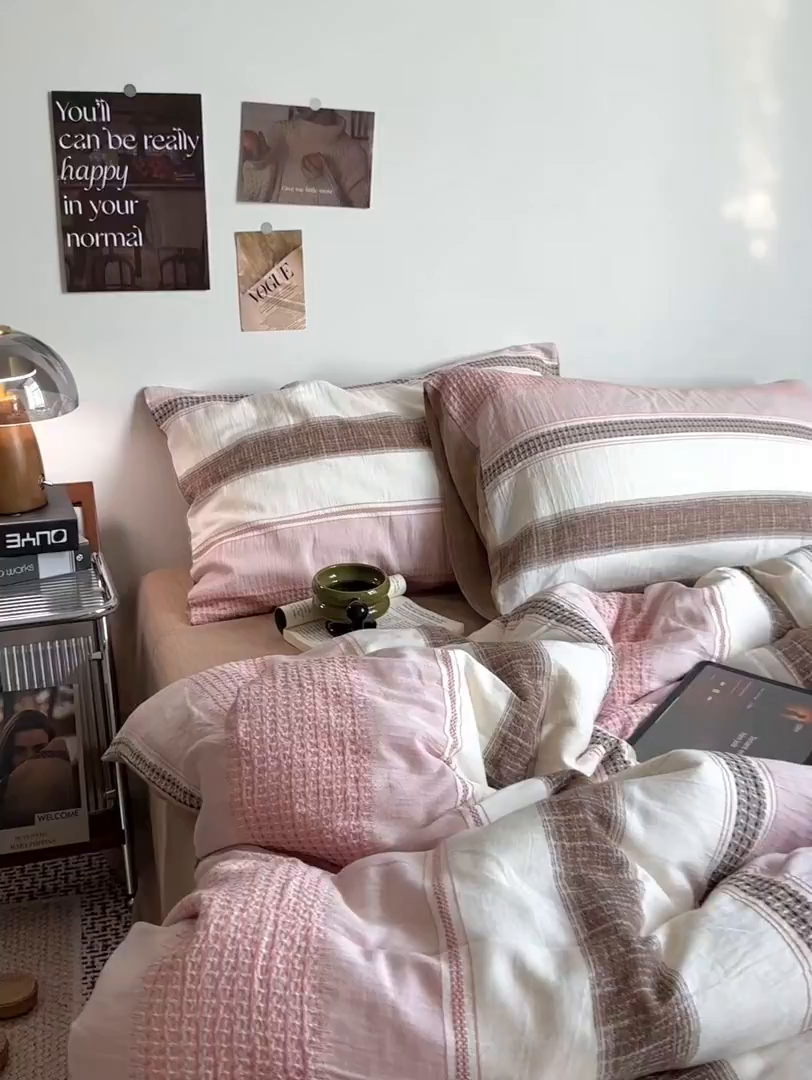 91家纺网 家纺一手货源 找家纺 艾咪-Amy ntmy 2025新款全棉色织小提花四件套-絮语      透明PE袋(如需手提无纺布包+5元) 絮语-粉