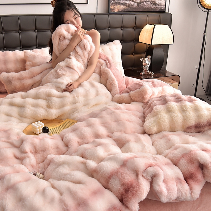 91家纺网 家纺一手货源 找家纺 同田家纺 2023直播热款牛奶绒兔毛四件套兔兔绒牛奶绒四件套 七彩粉-牛奶绒泡泡印花粉