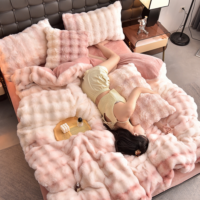 91家纺网 家纺一手货源 找家纺 同田家纺 2023直播热款牛奶绒兔毛四件套兔兔绒牛奶绒四件套 七彩粉-牛奶绒泡泡印花粉