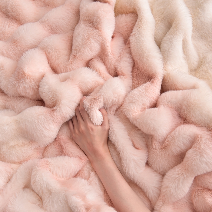 91家纺网 家纺一手货源 找家纺 同田家纺 2023直播热款牛奶绒兔毛四件套兔兔绒牛奶绒四件套 七彩粉-牛奶绒泡泡印花粉