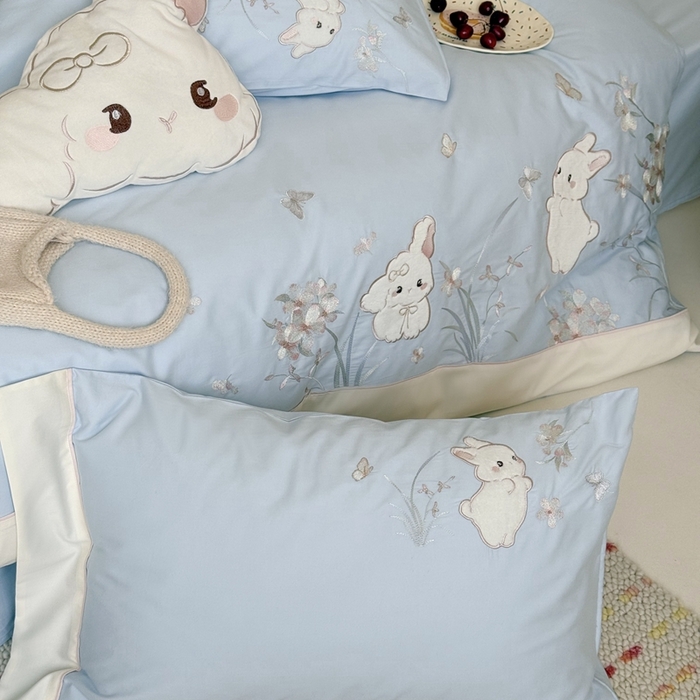 91家纺网 家纺一手货源 找家纺 鹿班家居 2025年秋冬款100S全棉磨毛贴布绣系列——月光兔 标准会员-20元 蓝色