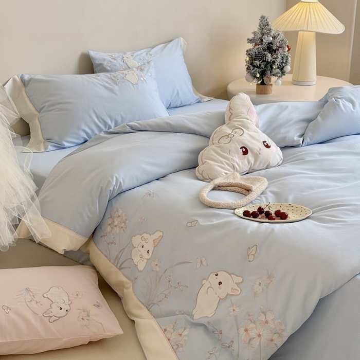 91家纺网 家纺一手货源 找家纺 鹿班家居 2025年秋冬款100S全棉磨毛贴布绣系列——月光兔 标准会员-20元 蓝色