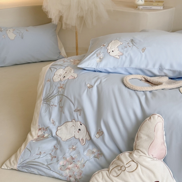 91家纺网 家纺一手货源 找家纺 鹿班家居 2025年秋冬款100S全棉磨毛贴布绣系列——月光兔 标准会员-20元 蓝色