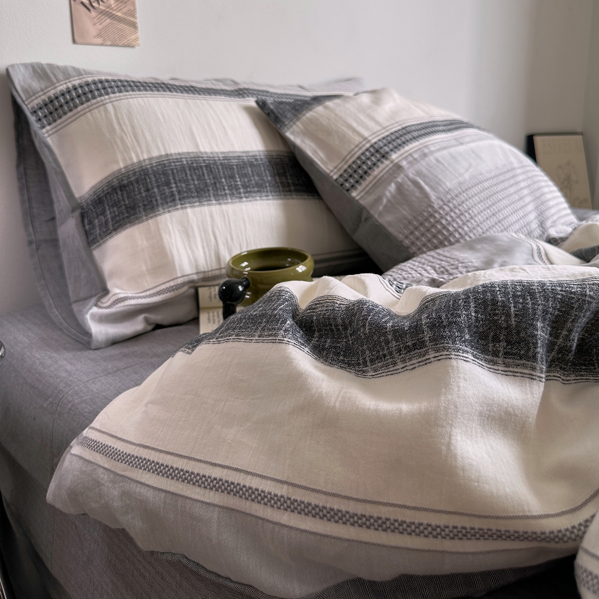 91家纺网 家纺一手货源 找家纺 艾咪-Amy ntmy 2025新款全棉色织小提花四件套-絮语      透明PE袋(如需手提无纺布包+5元) 絮语-灰