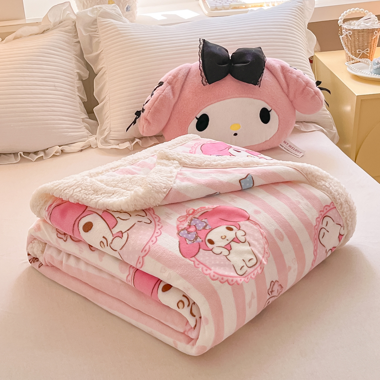 91家纺网 家纺一手货源 找家纺 金爱家 2025新款A类三丽鸥正版授权少女可爱卡通加厚牛奶绒羊羔绒毛毯多功能四季毛毯毯子 绒毛毯-MT三丽鸥粉条美乐蒂