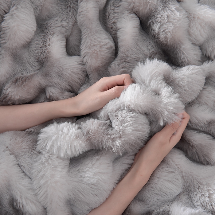 91家纺网 家纺一手货源 找家纺 同田家纺 2023直播热款牛奶绒兔毛四件套兔兔绒牛奶绒四件套 七彩灰-牛奶绒泡泡印花灰