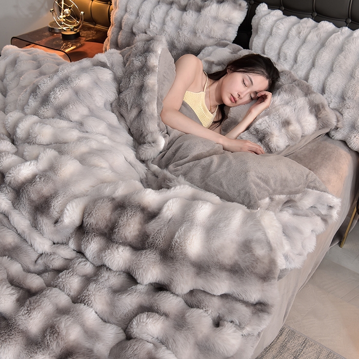 91家纺网 家纺一手货源 找家纺 同田家纺 2023直播热款牛奶绒兔毛四件套兔兔绒牛奶绒四件套 七彩灰-牛奶绒泡泡印花灰