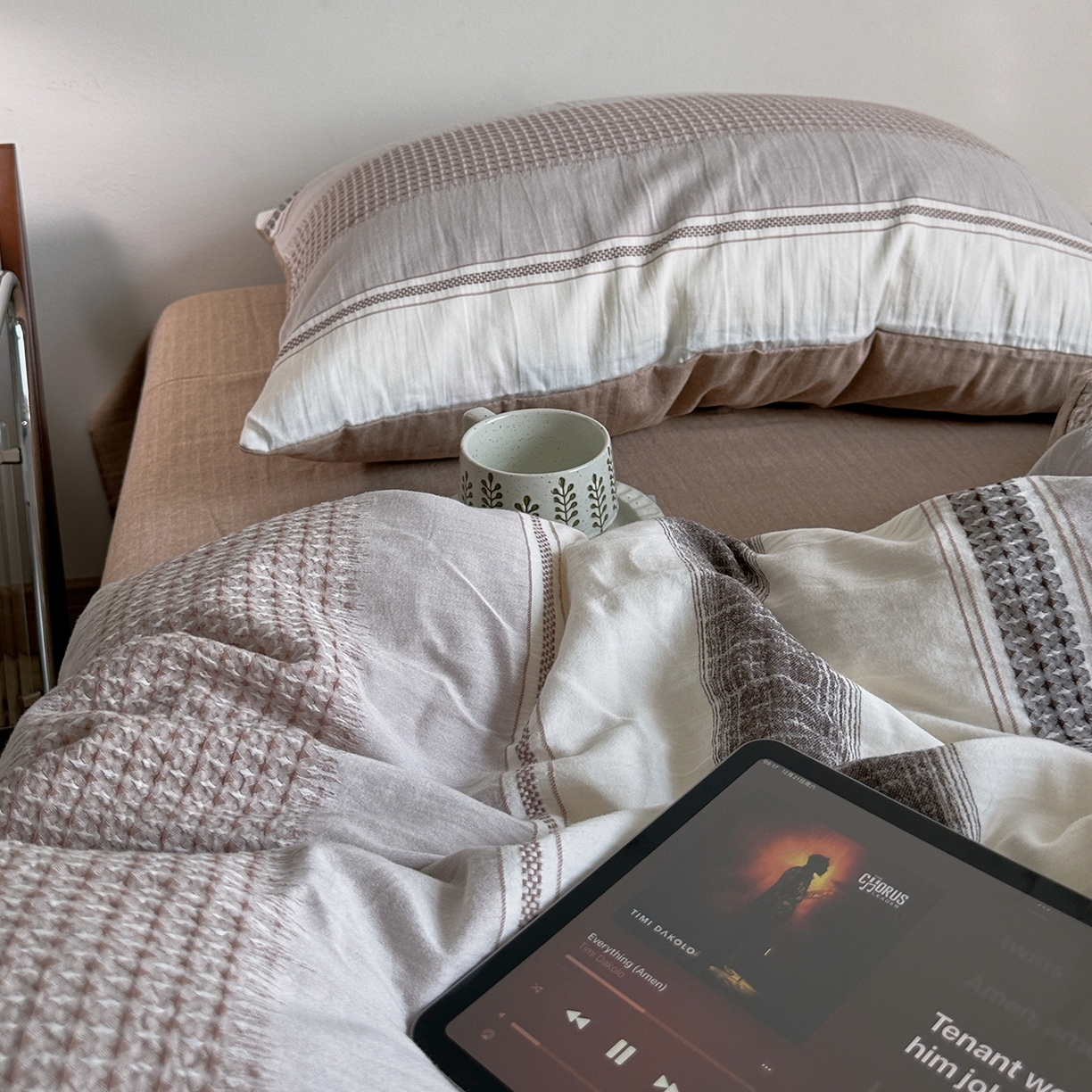 91家纺网 家纺一手货源 找家纺 艾咪-Amy ntmy 2025新款全棉色织小提花四件套-絮语      透明PE袋(如需手提无纺布包+5元) 絮语-咖