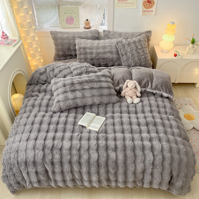 91家纺网 家纺一手货源 找家纺 同田家纺 2023直播热款牛奶绒兔毛四件套兔兔绒牛奶绒四件套 轻奢灰-牛奶绒泡泡灰