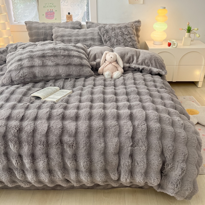 91家纺网 家纺一手货源 找家纺 同田家纺 2023直播热款牛奶绒兔毛四件套兔兔绒牛奶绒四件套 轻奢灰-牛奶绒泡泡灰