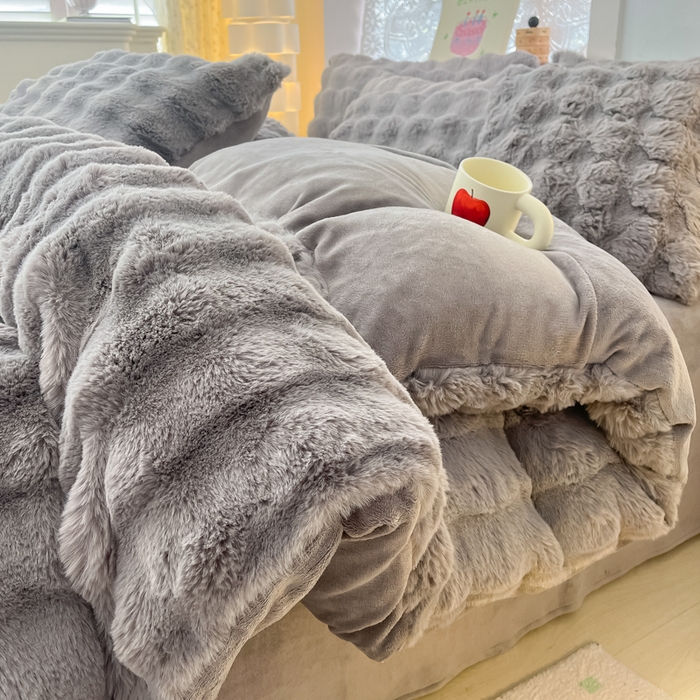 91家纺网 家纺一手货源 找家纺 同田家纺 2023直播热款牛奶绒兔毛四件套兔兔绒牛奶绒四件套 轻奢灰-牛奶绒泡泡灰