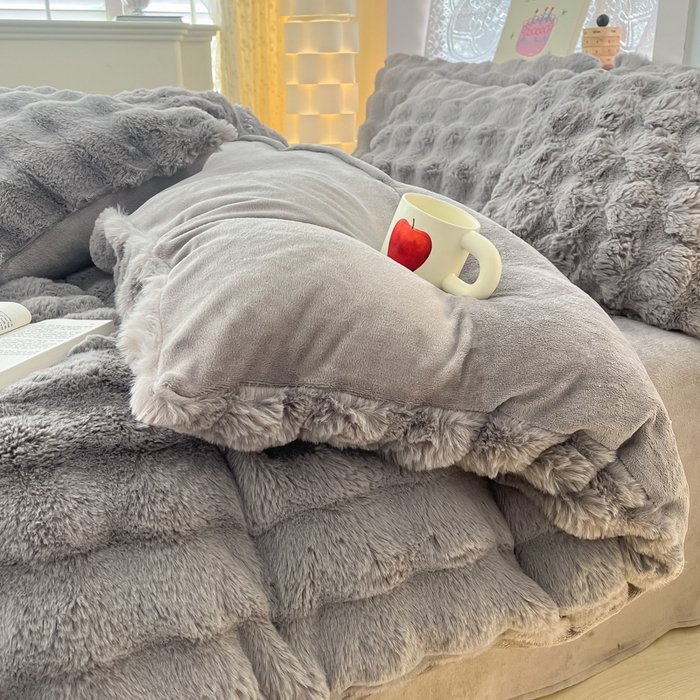 91家纺网 家纺一手货源 找家纺 同田家纺 2023直播热款牛奶绒兔毛四件套兔兔绒牛奶绒四件套 轻奢灰-牛奶绒泡泡灰