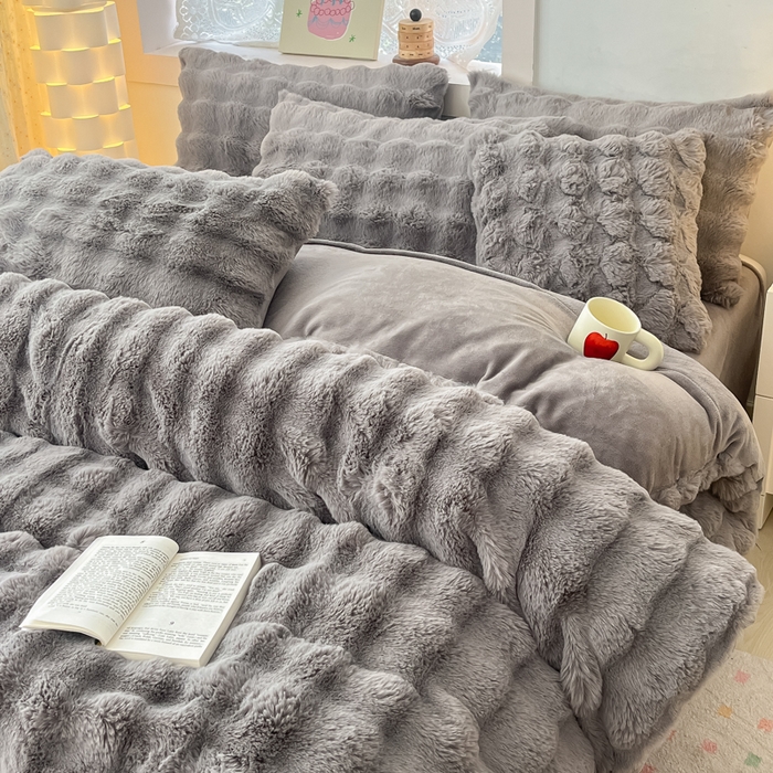 91家纺网 家纺一手货源 找家纺 同田家纺 2023直播热款牛奶绒兔毛四件套兔兔绒牛奶绒四件套 轻奢灰-牛奶绒泡泡灰