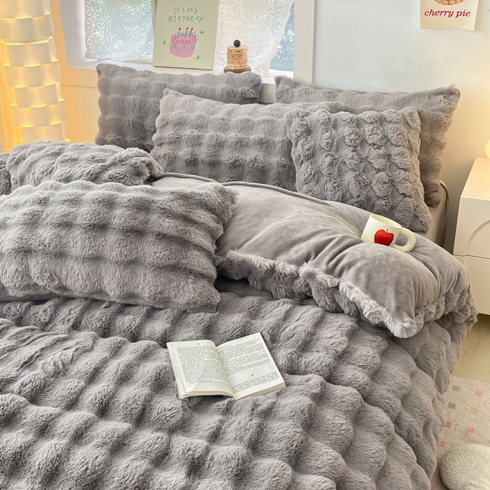 91家纺网 家纺一手货源 找家纺 同田家纺 2023直播热款牛奶绒兔毛四件套兔兔绒牛奶绒四件套 轻奢灰-牛奶绒泡泡灰