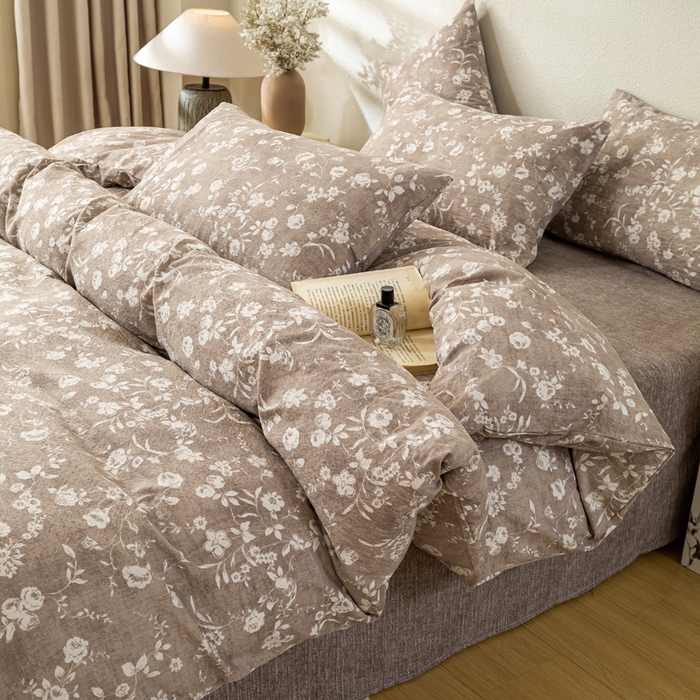 91家纺网 家纺一手货源 找家纺 七里香 2025秋冬新品A类加厚高克重原麻复古风亚麻皱皱纱印花四件套 花蕾-咖