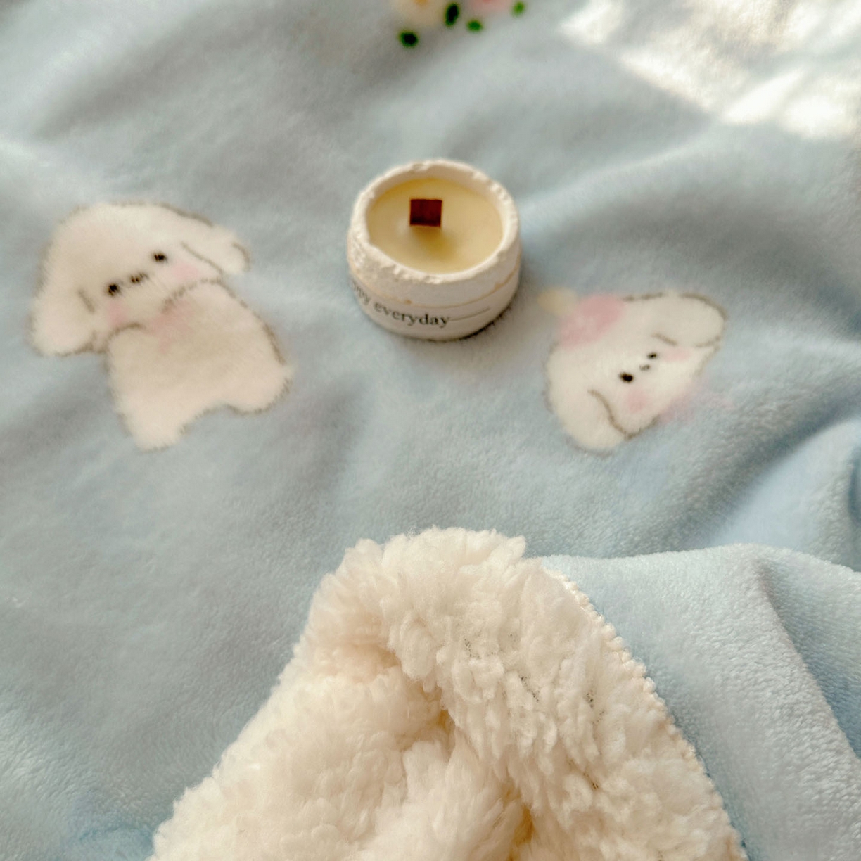 91家纺网 家纺一手货源 找家纺 美乐迪  2025新款牛奶绒羊羔绒毛毯 蓝色小狗