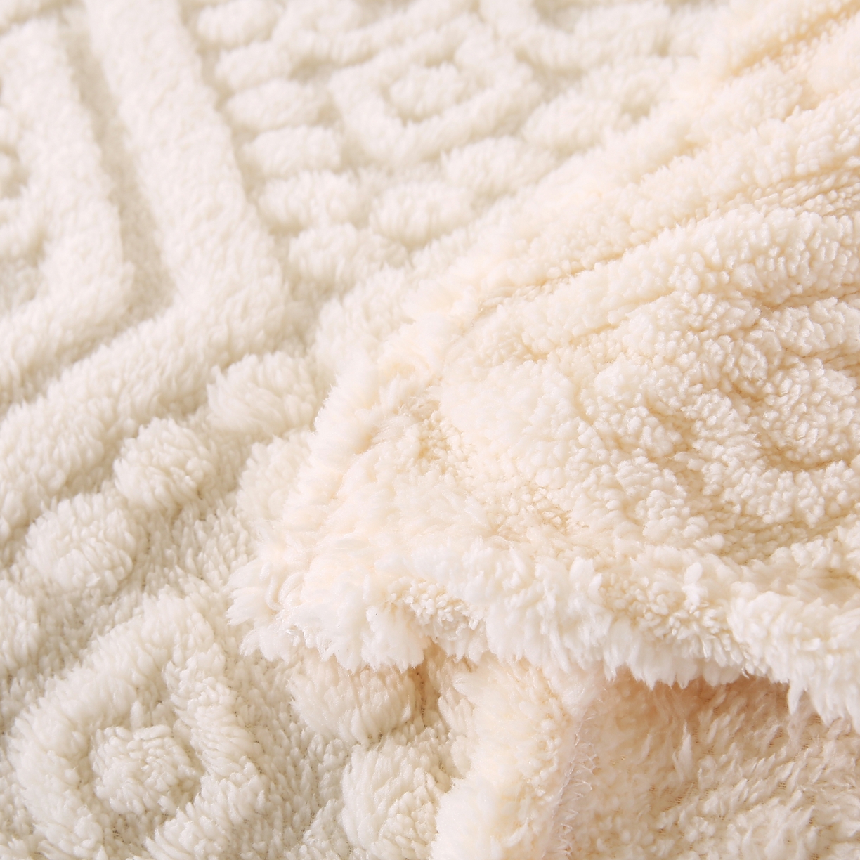 91家纺网 家纺一手货源 找家纺 巴木赫 2025新款如意阁塔芙绒毯子毛毯 白色