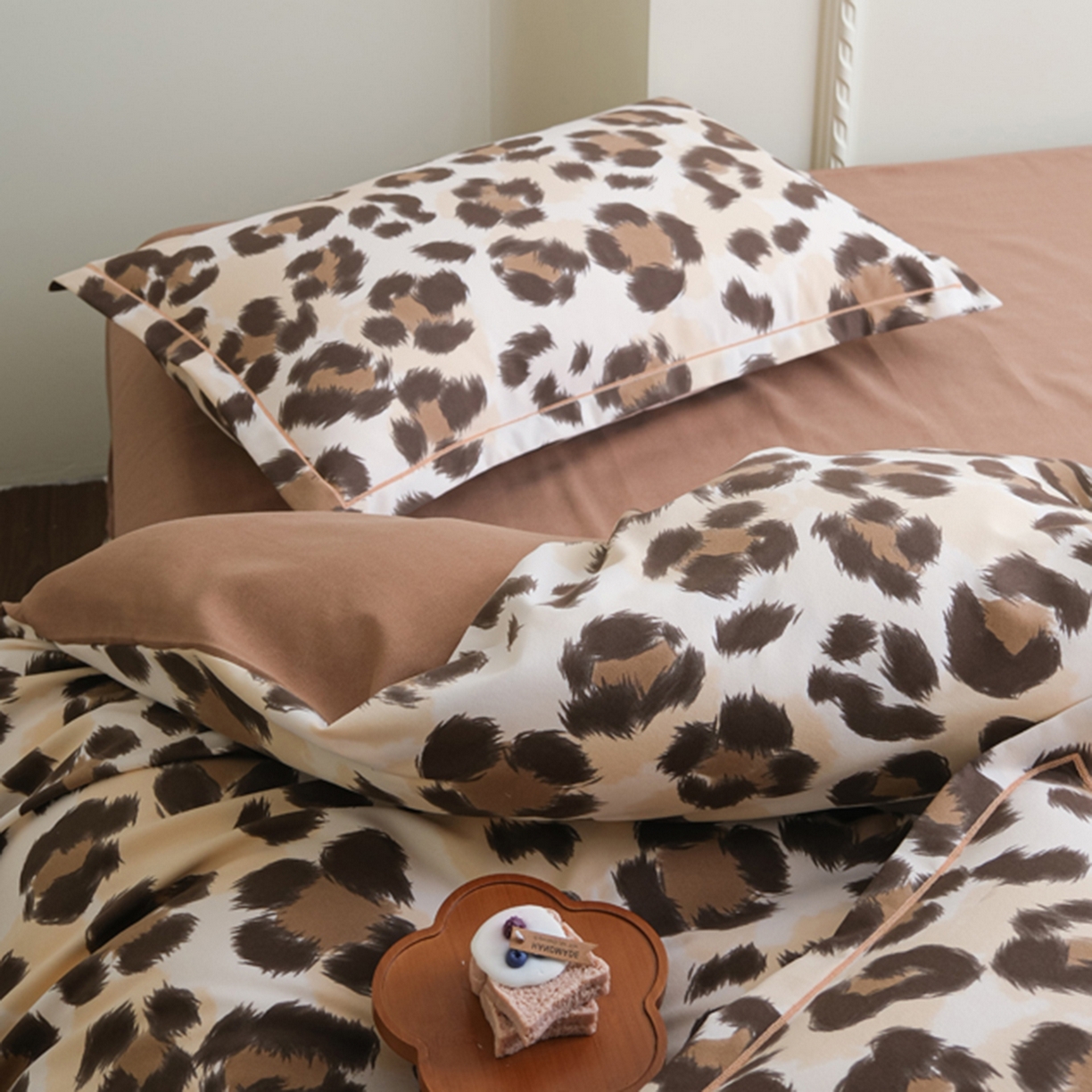 91家纺网 家纺一手货源 找家纺 慕绸家纺（原萌宝老粗布厂家） 2025秋冬新款加厚纯棉磨毛印花四件套 豹纹