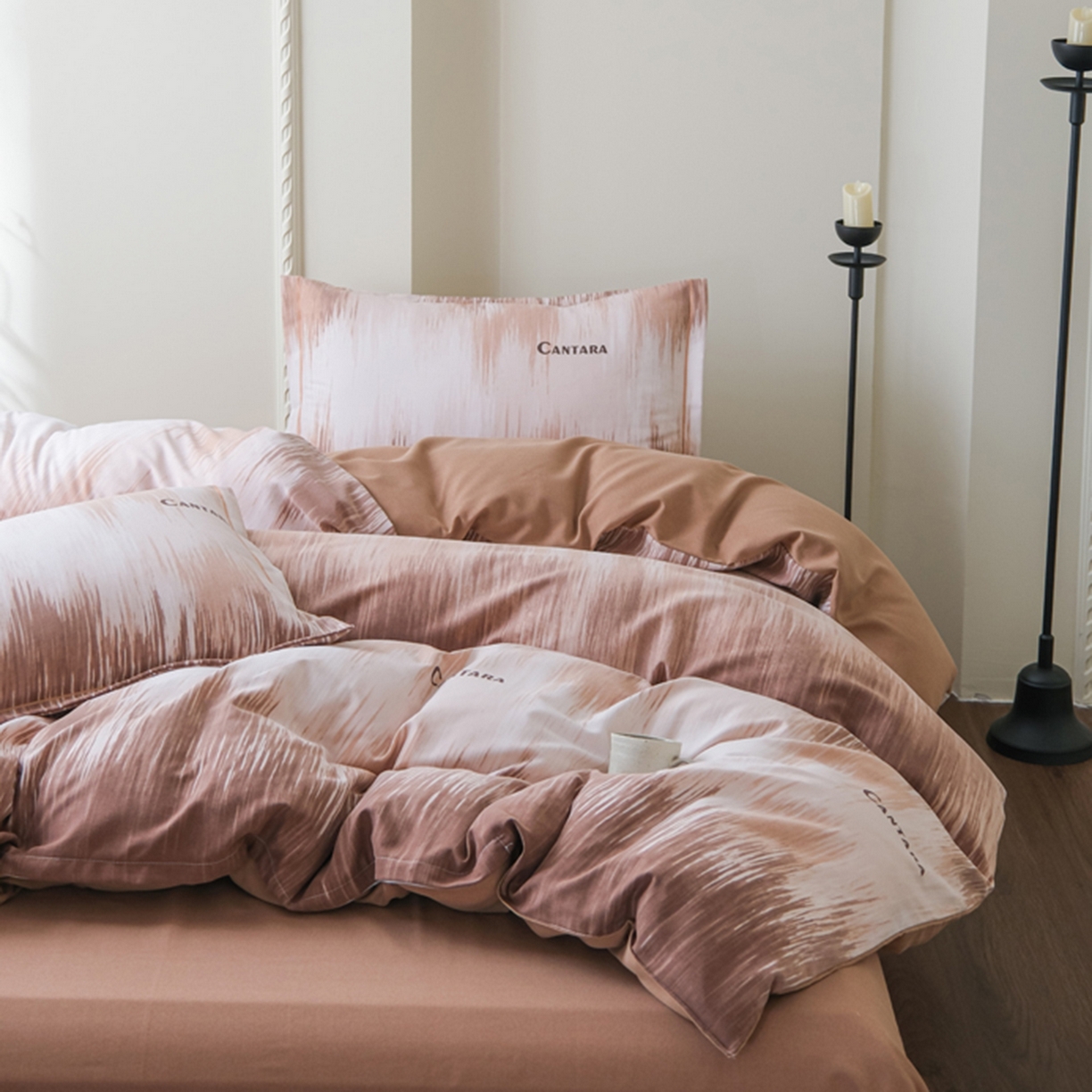 91家纺网 家纺一手货源 找家纺 慕绸家纺（原萌宝老粗布厂家） 2025秋冬新款加厚纯棉磨毛印花四件套 焦糖慕斯