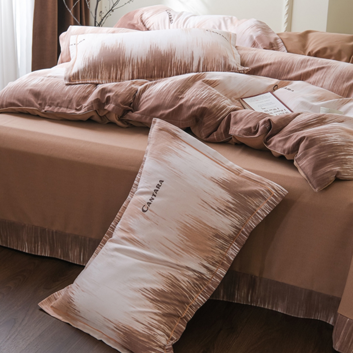 91家纺网 家纺一手货源 找家纺 慕绸家纺（原萌宝老粗布厂家） 2025秋冬新款加厚纯棉磨毛印花四件套 焦糖慕斯