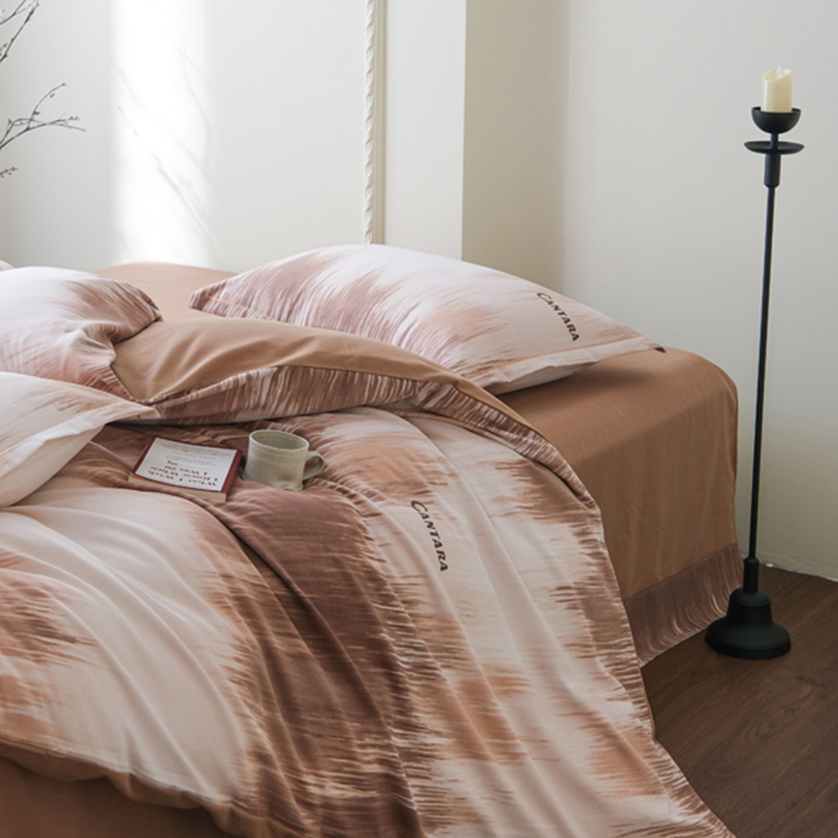 91家纺网 家纺一手货源 找家纺 慕绸家纺（原萌宝老粗布厂家） 2025秋冬新款加厚纯棉磨毛印花四件套 焦糖慕斯