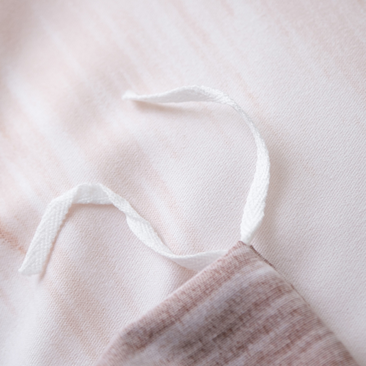 91家纺网 家纺一手货源 找家纺 慕绸家纺（原萌宝老粗布厂家） 2025秋冬新款加厚纯棉磨毛印花四件套 焦糖慕斯