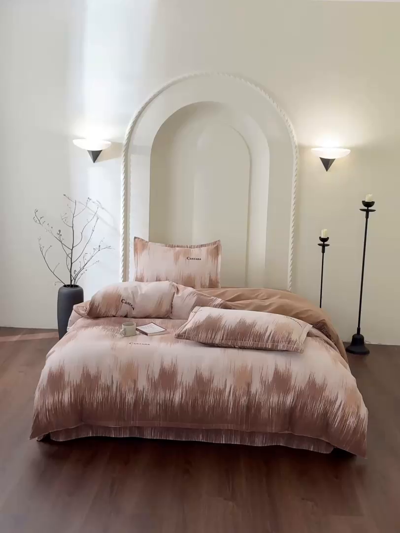 91家纺网 家纺一手货源 找家纺 慕绸家纺（原萌宝老粗布厂家） 2025秋冬新款加厚纯棉磨毛印花四件套 焦糖慕斯